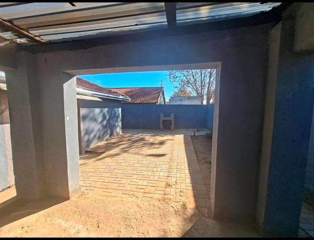 3 BEDROOM HOUSE FOR SALE IN PROTEA NORTH